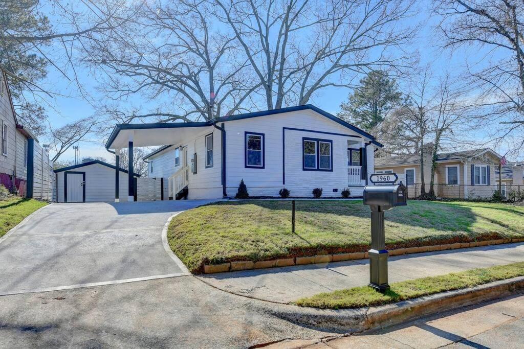 Modern Home At Colonial College Park Atlanta Bagian luar foto