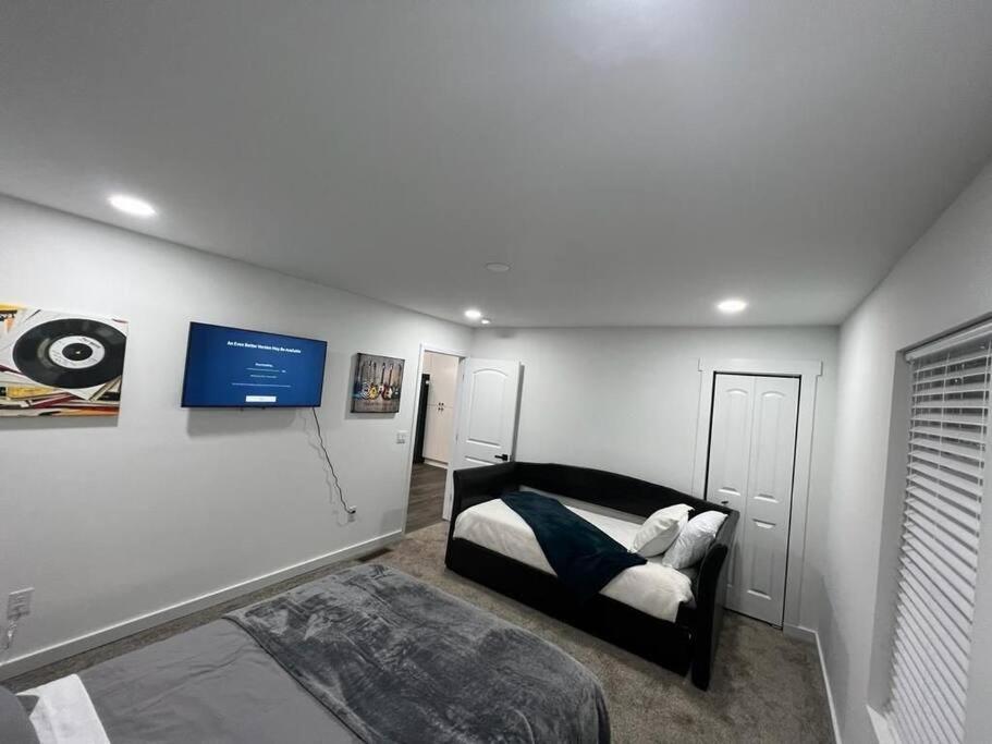 Modern Home At Colonial College Park Atlanta Bagian luar foto