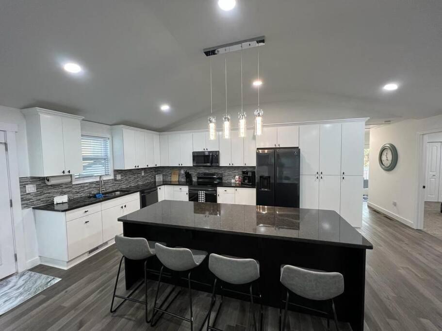 Modern Home At Colonial College Park Atlanta Bagian luar foto