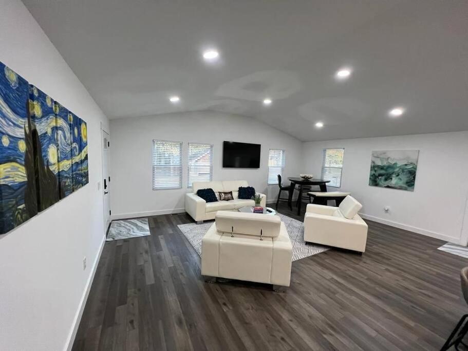 Modern Home At Colonial College Park Atlanta Bagian luar foto